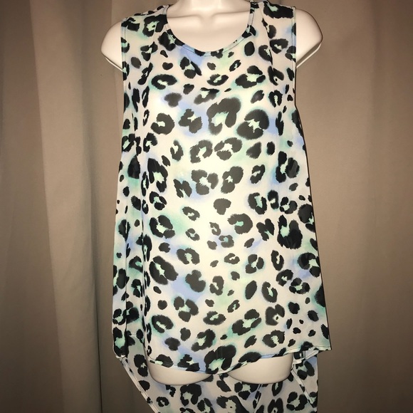 Forever 21 Tops - High low shirt 👚 Forever 21 size Large